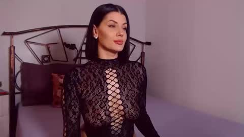 I V Y   online show from April 15, 6:03 am