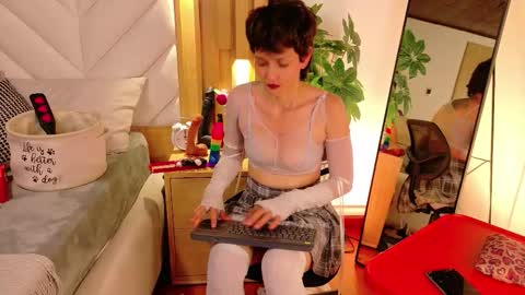 Snapshot of zafiro_gem_ chatting on September 16, 9:12 pm Karina online show from September 16, 9:12 pm