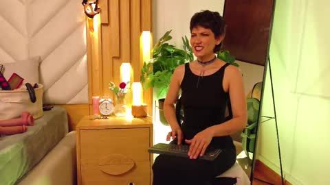 Snapshot of zafiro_gem_ chatting on September 15, 8:38 pm Karina online show from September 15, 8:38 pm
