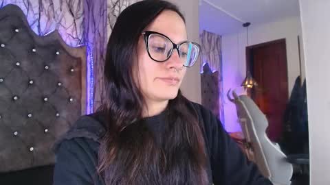   online show from November 15, 8:10 pm