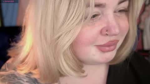 Lola online show from March 31, 8:09 pm