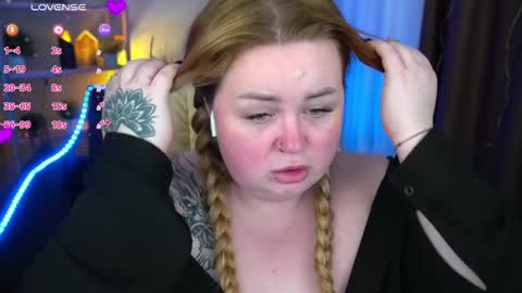 Lola online show from March 8, 9:29 pm