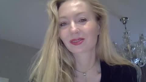 Snapshot of zarinaswift chatting on October 18, 11:13 am Zarina Swift online show from October 18, 11:13 am