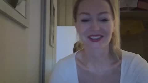 Snapshot of zarinaswift chatting on October 14, 4:15 am Zarina Swift online show from October 14, 4:15 am
