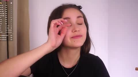 Emilia online show from December 2, 1:40 am