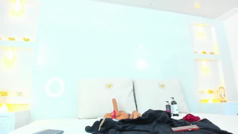Snapshot of zenda_evans chatting on December 14, 4:23 am Zenda Evans online show from December 14, 4:23 am
