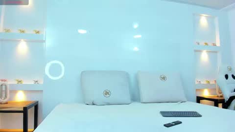 Snapshot of zenda_evans chatting on February 14, 4:04 am Zenda Evans online show from February 14, 4:04 am