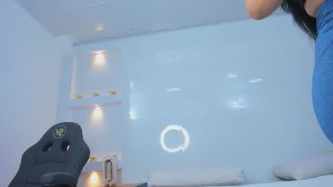 Zenda Evans online show from March 26, 4:25 am