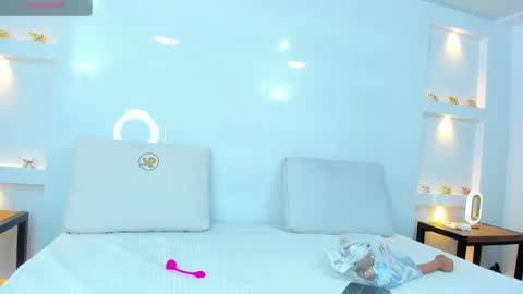 Snapshot of zenda_evans chatting on March 6, 3:46 am Zenda Evans online show from March 6, 3:46 am