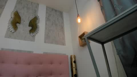 ZHAMIRA  ANDRES online show from January 6, 8:45 pm