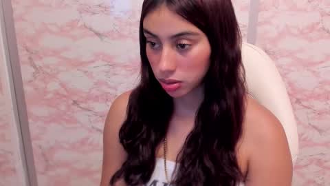 Snapshot of zharyt_18 chatting on October 17, 12:36 am Sharit Robins online show from October 17, 12:36 am