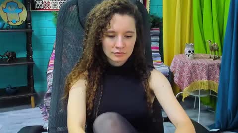 Snapshot of zianichols chatting on January 21, 12:29 pm zianichols online show from January 21, 12:29 pm