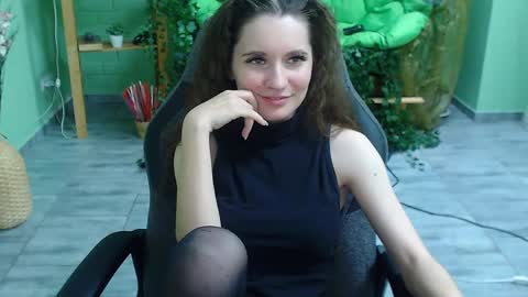 Snapshot of zianichols chatting on February 6, 10:43 pm zianichols online show from February 6, 10:43 pm