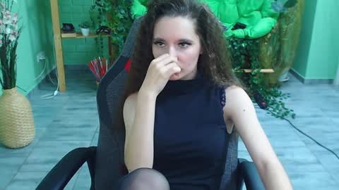 Snapshot of zianichols chatting on January 24, 11:02 pm zianichols online show from January 24, 11:02 pm