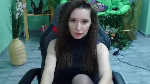 Snapshot of zianichols chatting on February 20, 9:44 am zianichols online show from February 20, 9:44 am