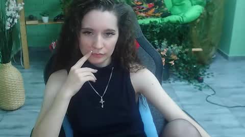 Snapshot of zianichols chatting on February 18, 8:37 pm zianichols online show from February 18, 8:37 pm