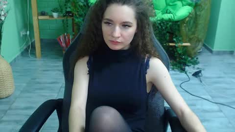 Snapshot of zianichols chatting on February 3, 10:32 pm zianichols online show from February 3, 10:32 pm