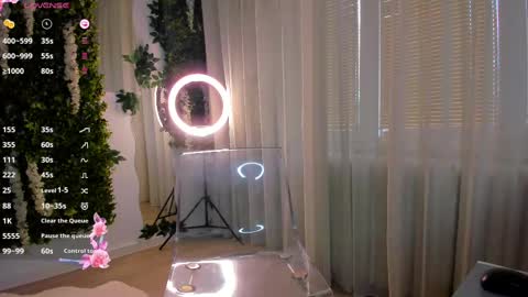 Snapshot of zinasquirts chatting on February 19, 6:33 am Galli online show from February 19, 6:33 am