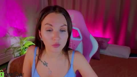 Snapshot of zlata__fox chatting on October 18, 6:10 pm Zlata Mon Tue Thu Fri Sun Sa GMT 3 0000pm - 0600pm online show from October 18, 6:10 pm