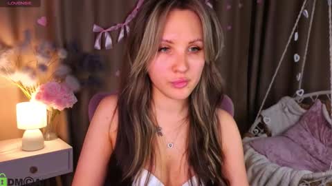 Zlata  Mon Tue Thu Fri Sun Sa GMT 3 0000pm - 0600pm  online show from February 18, 10:14 am