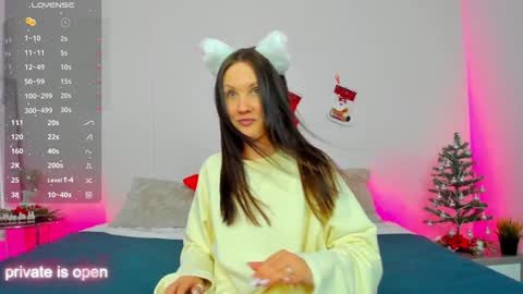 Snapshot of zlata__fox chatting on December 13, 3:43 pm Zlata Mon Tue Thu Fri Sun Sa GMT 3 0000pm - 0600pm online show from December 13, 3:43 pm