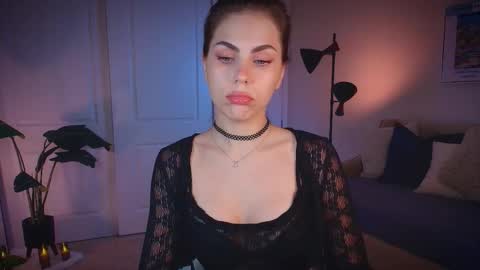 Snapshot of zlicious chatting on October 6, 10:25 pm Zara Join next live at 5PM EST online show from October 6, 10:25 pm