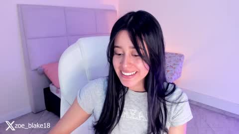Snapshot of zoe_blake18 chatting on December 30, 7:42 pm Zoe online show from December 30, 7:42 pm