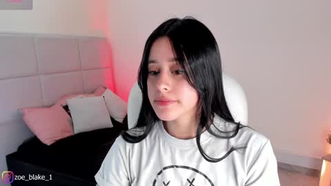 Snapshot of zoe_blake18 chatting on February 2, 2:56 pm Zoe online show from February 2, 2:56 pm