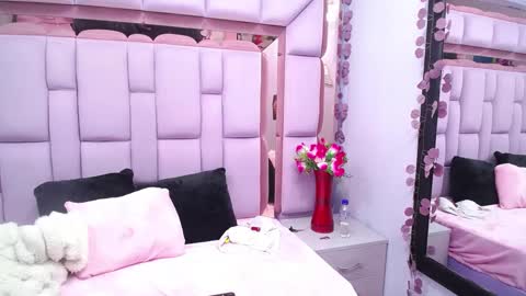 Snapshot of zoe_browns_ chatting on September 24, 2:43 am Zoe Browns online show from September 24, 2:43 am