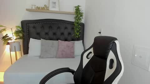 Snapshot of zoe_danae_ chatting on January 14, 12:03 pm Zoe online show from January 14, 12:03 pm