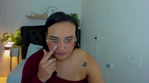 Snapshot of zoe_danae_ chatting on March 8, 12:07 pm Zoe online show from March 8, 12:07 pm