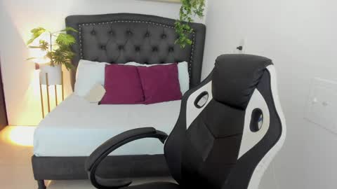 Snapshot of zoe_danae_ chatting on March 3, 11:58 am Zoe online show from March 3, 11:58 am