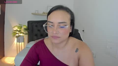 Snapshot of zoe_danae_ chatting on February 14, 12:25 pm Zoe online show from February 14, 12:25 pm