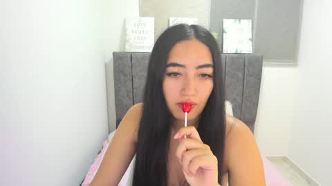 Snapshot of zoe_jones7 chatting on February 2, 3:21 am zoe_jones7 online show from February 2, 3:21 am
