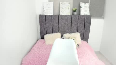 Snapshot of zoe_jones7 chatting on February 18, 12:26 am zoe_jones7 online show from February 18, 12:26 am