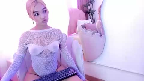 Snapshot of zoe_lee___ chatting on October 2, 11:37 am zoe lee online show from October 2, 11:37 am