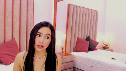 Zoe Monrow online show from May 19, 12:45 pm