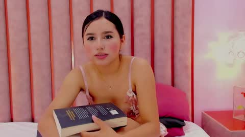 Zoe Monrow online show from May 11, 2:30 pm