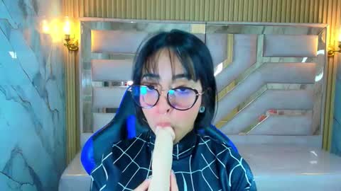 Zoe  online show from October 19, 4:03 am