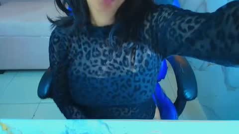 Zoe  online show from November 18, 3:18 am