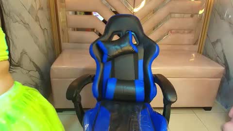 Zoe  online show from October 15, 3:31 am