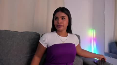 Snapshot of zoe_roux210949 chatting on January 28, 7:32 pm Zoe online show from January 28, 7:32 pm