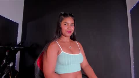 Snapshot of zoe_roux210949 chatting on January 7, 1:28 am Zoe online show from January 7, 1:28 am