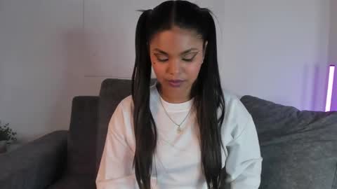 Snapshot of zoe_roux210949 chatting on February 22, 8:37 pm Zoe online show from February 22, 8:37 pm