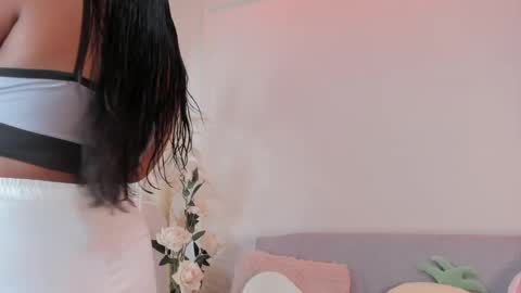 Snapshot of zoe_roux210949 chatting on December 22, 7:10 pm Zoe online show from December 22, 7:10 pm