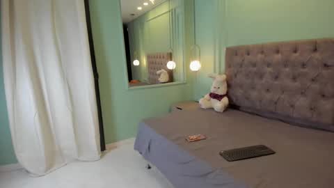 Snapshot of zoe_roux210949 chatting on February 28, 7:35 pm Zoe online show from February 28, 7:35 pm