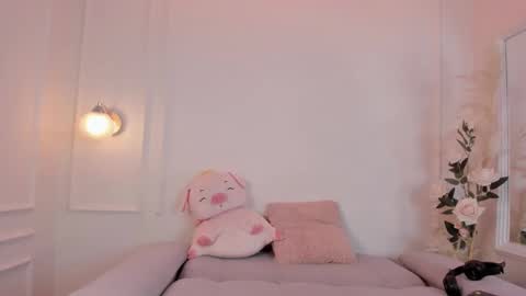 Snapshot of zoe_roux210949 chatting on December 19, 3:07 am Zoe online show from December 19, 3:07 am
