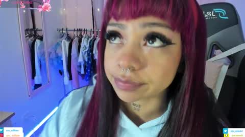 zoe_sullivan_ online show from February 4, 9:34 am