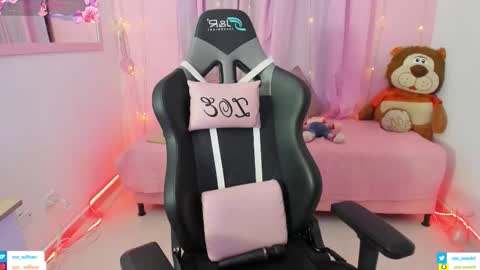 zoe_sullivan_ online show from November 7, 9:37 am