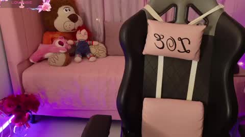 zoe_sullivan_ online show from June 7, 9:27 am